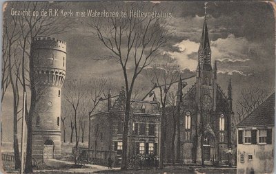 HELLEVOETSLUIS - Gezicht op de R. K. Kerk met Watertoren