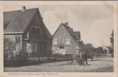 ROCKANJE - Straatweg door duin naar Zee