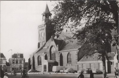 BODEGRAVEN - Oude Markt met Ned. Herv. Kerk