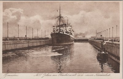 IJMUIDEN - M. S. Johan van Oldenbarnevelt in de nieuwe Noordersluis