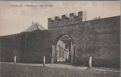 HARDERWIJK - Stadsmuur met Poortje