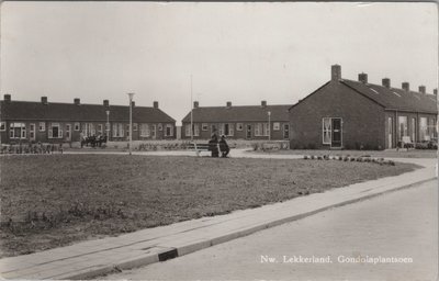 NW. LEKKERLAND - Gondolaplantsoen