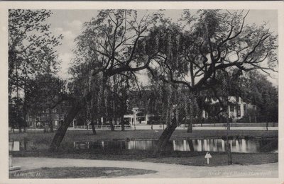 LAREN N.H. - Gezicht op vijver