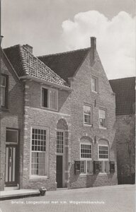 BRIELLE - Langestraat met v.m. Wagenmakershuis