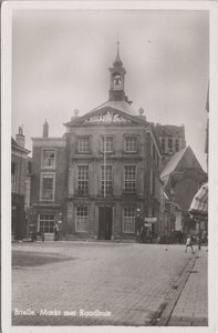 BRIELLE - Markt met Raadhuis