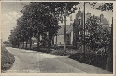 HELLEVOETSLUIS - Geref. Kerk en Pastorie