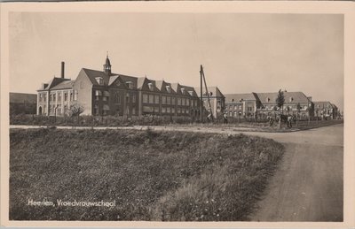 HEERLEN - Vroedvrouwschool