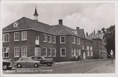 VORDEN - Gemeentehuis en Postkantoor