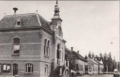 BENEDEN LEEUWEN - Gemeentehuis