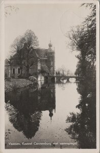 VAASSEN - Kasteel Cannenburg met waterspiegel