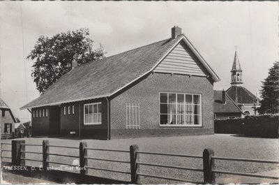 VEESSEN - O. L. school met Kerk