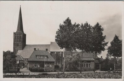 MAURIK - Kerk met School