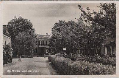 STEENDEREN - Gemeentehuis