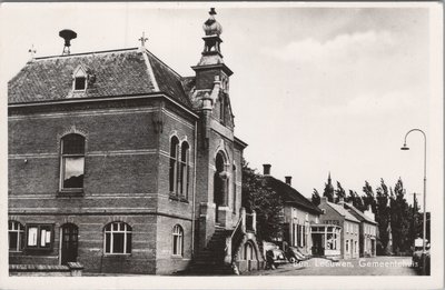 BEN. LEEUWEN - Gemeentehuis