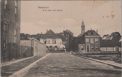 MAASSLUIS - R. K. Kerk met School