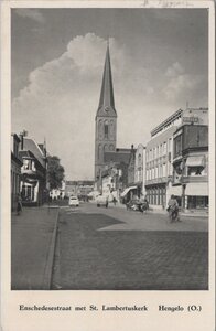 HENGELO - Enschedesestraat met St. Lambertuskerk