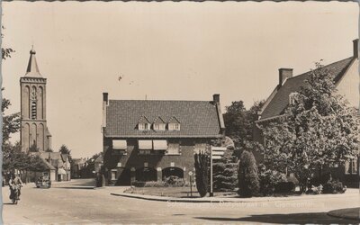 SCHERPENZEEL - Dorpsstraat met Gemeentehuis