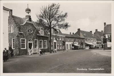 DOMBURG - Gemeentehuis