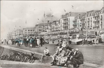 SCHEVENINGEN - Boulevard met Grand Hotel