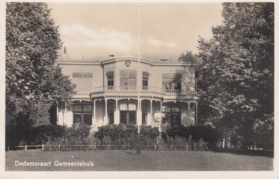 DEDEMSVAART - Gemeentehuis