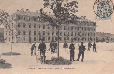 MILITAIR - Verdun - Caserne de Járdin-Fontaine. Cour Intérieure