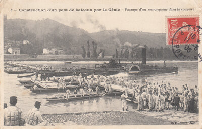 MILITAIR - 8 - Construction d'un pont de bateaux par le Génie