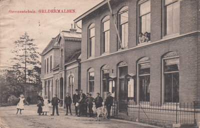 GELDERMALSEN - Gemeentehuis