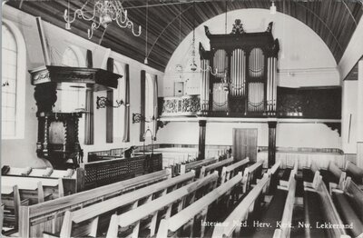 NW. LEKKERLAND - Interieur Ned. Herv. Kerk