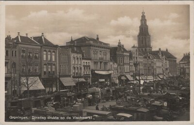 GRONINGEN - Dinsdag drukte op de Vischmarkt