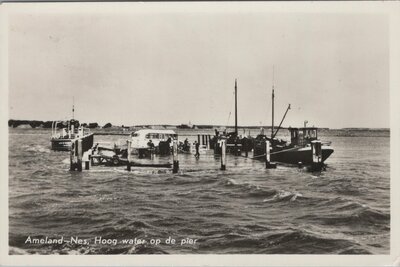 AMELAND - NES - Hoog water op de pier