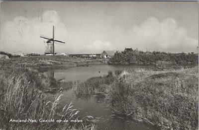 AMELAND - NES - Gezicht op de molen