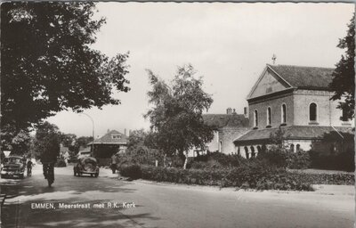 EMMEN - Meerstraat met R.K. Kerk