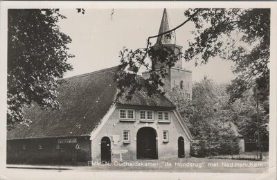 EMMEN - Oudheidskamer de Hondsrug met Ned. Herv. Kerk