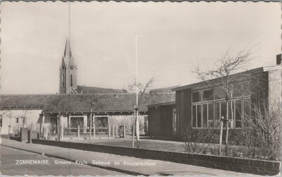 ZONNEMAIRE - Groene Kruis Gebouw en Kleuterschool