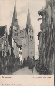 DEVENTER - Bergstraat met Kerk