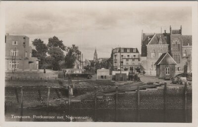 TERNEUZEN - Postkantoor met Nieuwstraat