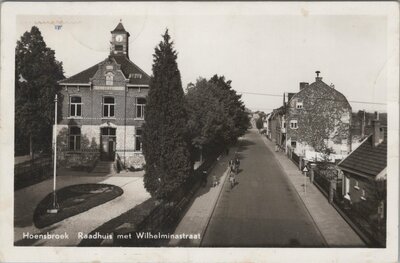 HOENSBROEK - Raadhuis met Wilhelminastraat