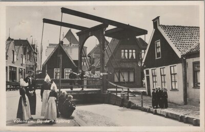 VOLENDAM - Bij de Klapbrug