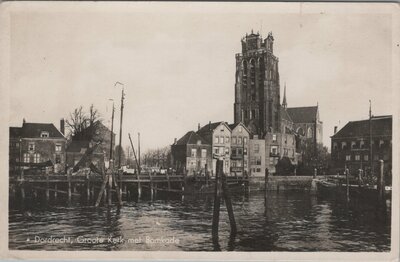 DORDRECHT - Groote Kerk met Bomkade