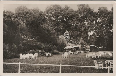 LOCHEM - Hotel 't Hof van Gelre. Tuin van 't Hotel