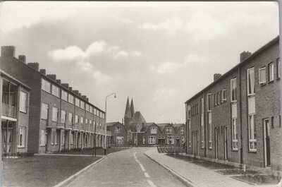 ZIERIKZEE - Raveslootstraat met Nobelpoort