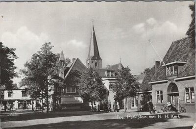 EPE - Marktplein met N. H Kerk