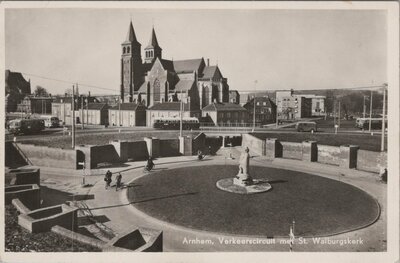 ARNHEM - Verkeerscircuit met St. Walburgskerk