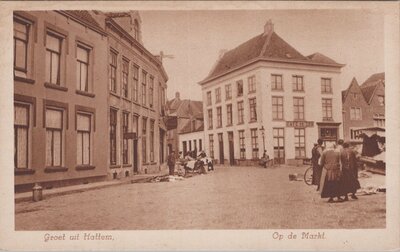 HATTEM - Groet uit Hattem. Op de Markt