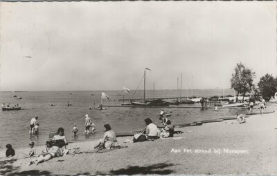 NUNSPEET - Aan het strand bij Nunspeet