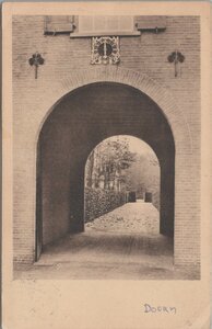 DOORN - De Zonheuvel. Poort (de klok draagt het opschrift: M. M. Fecit MIMIII)