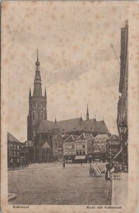 ROERMOND - Markt met Kathedraal