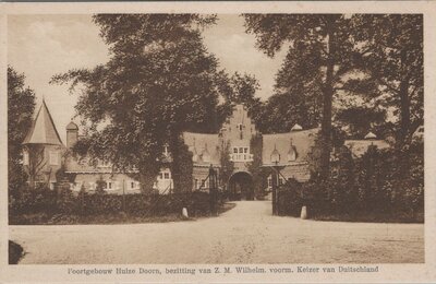 DOORN - Poortgebouw Huize Doorn, bezitting van Z. M. Wilhelm voorm. Keizer van Duitschland