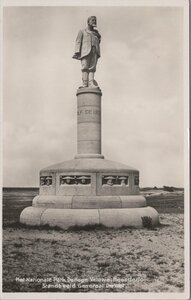 HOENDERLO - Hat Nationale Park De Hoge Veluwe. Standbeeld Generaal de Wet