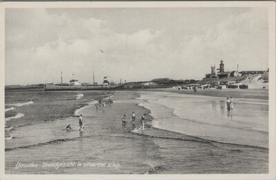 IJMUIDEN - Strandgezicht m. uitvarend schip